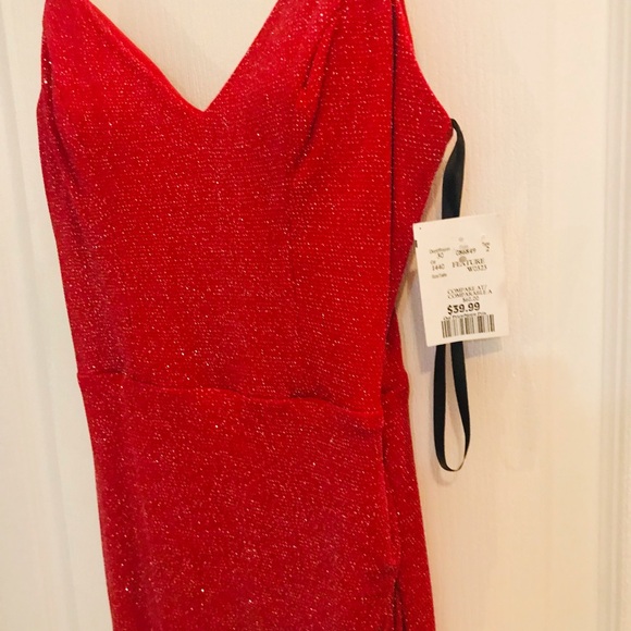 Elegant Red Sequin Dress - Picture 2 of 3